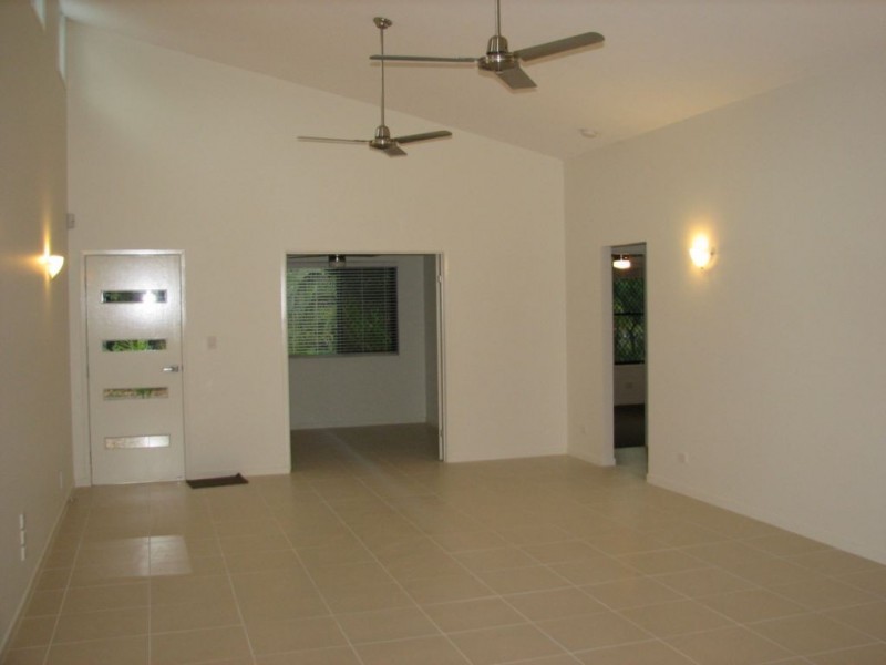 1, 2 & 3/4 Kentia Avenue, Moore Park Beach QLD 4670
