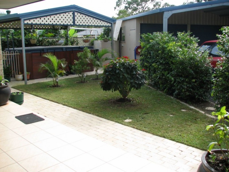 1 Gengers Road, Moore Park Beach QLD 4670