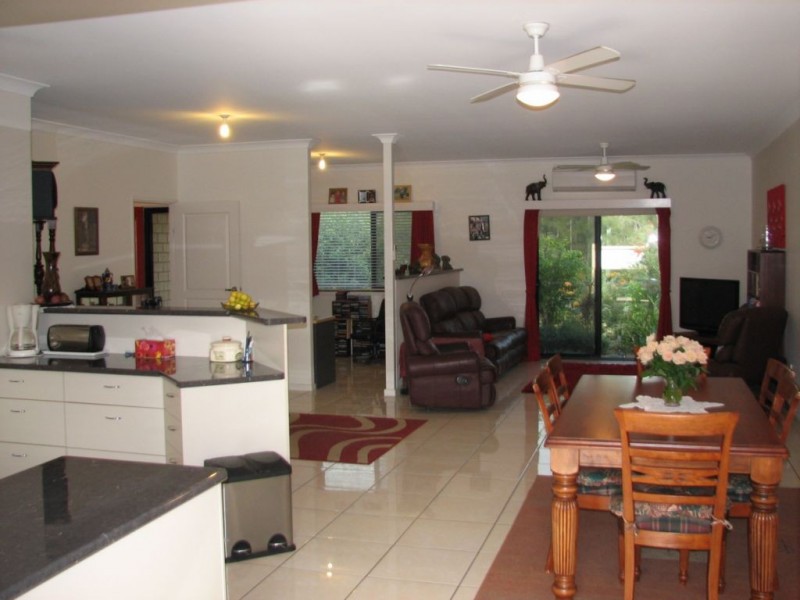 1 Gengers Road, Moore Park Beach QLD 4670