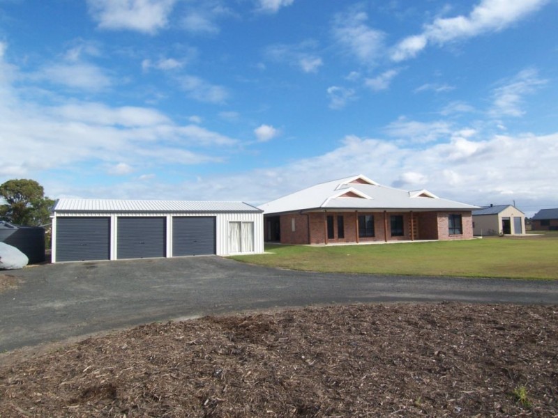 40 Polo Place, Branyan QLD 4670
