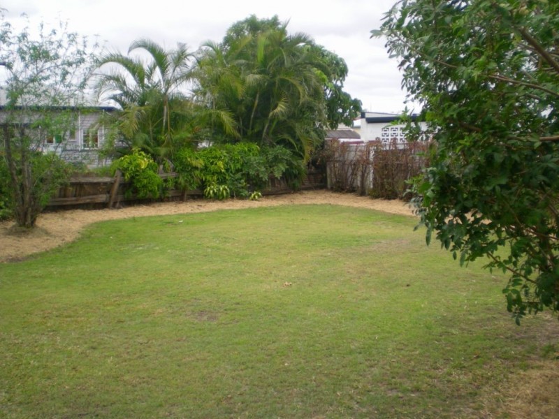 2 Windermere Street, Walkervale QLD 4670