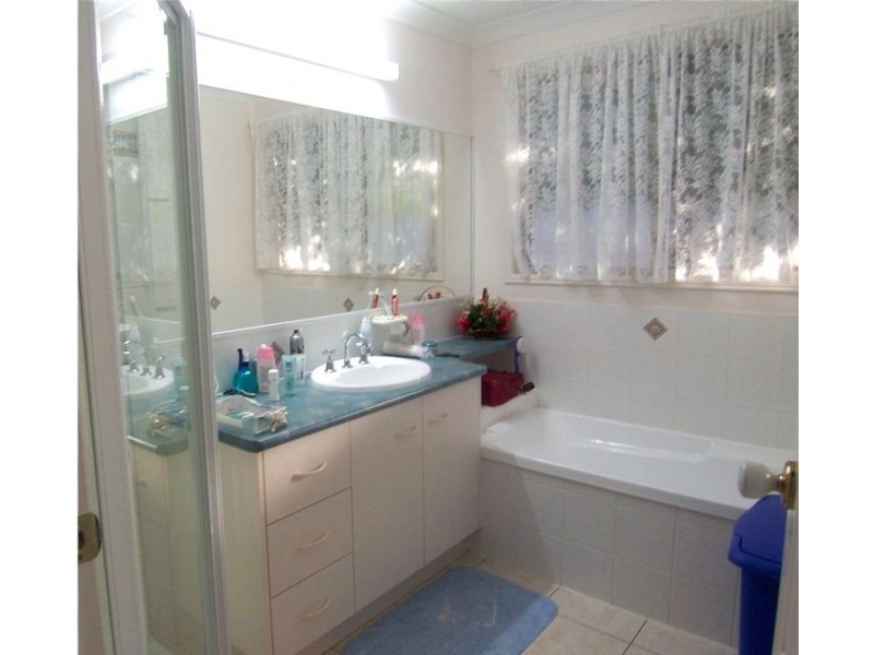 Avenell Heights QLD 4670