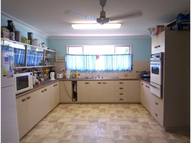 Avenell Heights QLD 4670