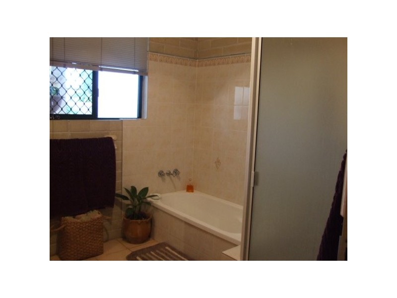2a Hillcrest Place, Ayr QLD 4807