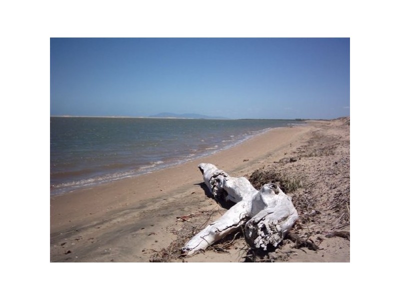 Alva Beach QLD 4807