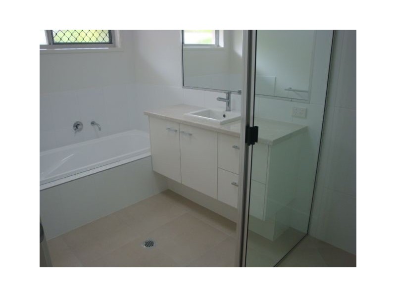 Avenell Heights QLD 4670