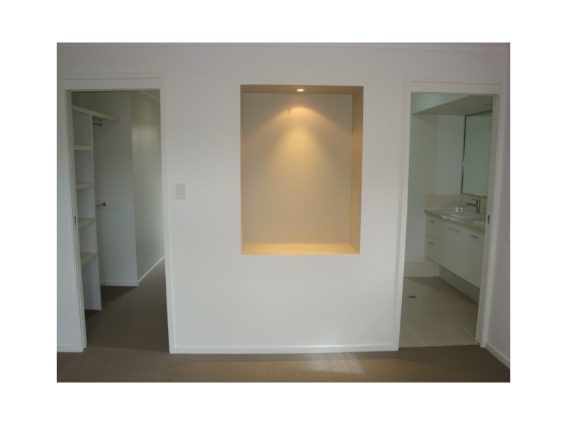 Avenell Heights QLD 4670