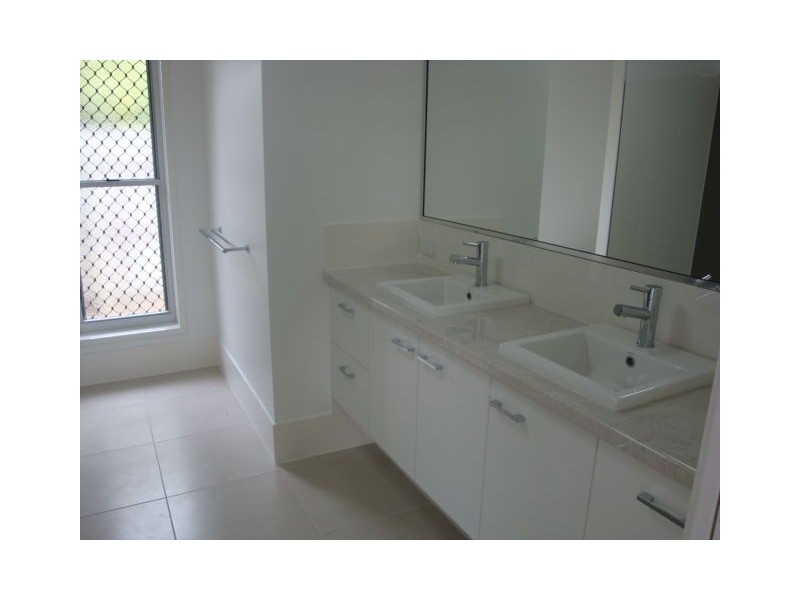 Avenell Heights QLD 4670