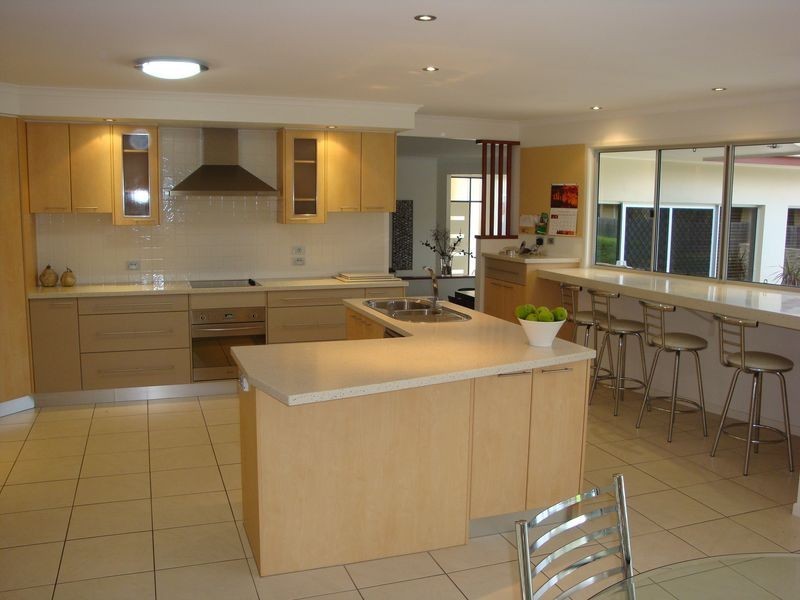 Avenell Heights QLD 4670