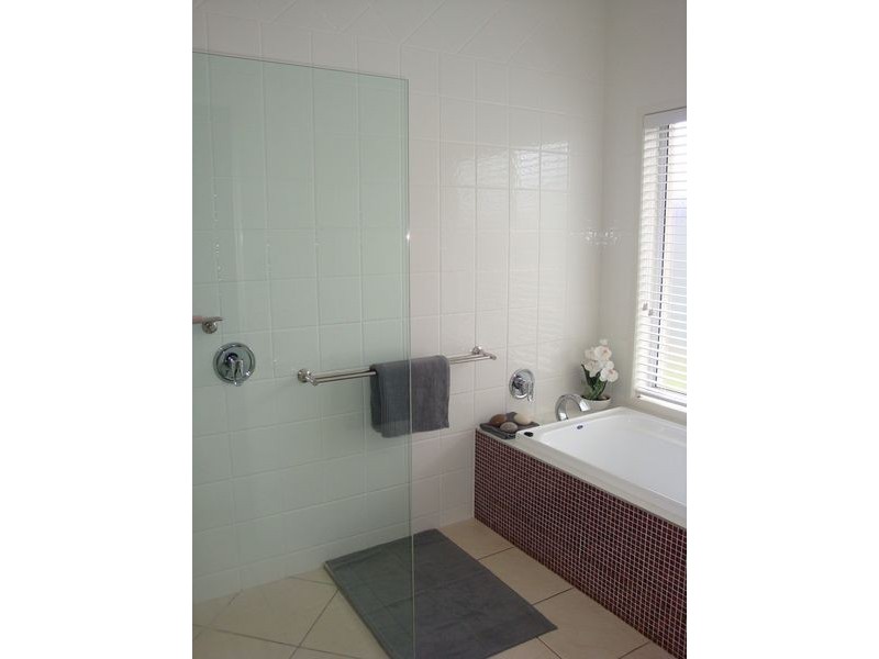 Avenell Heights QLD 4670