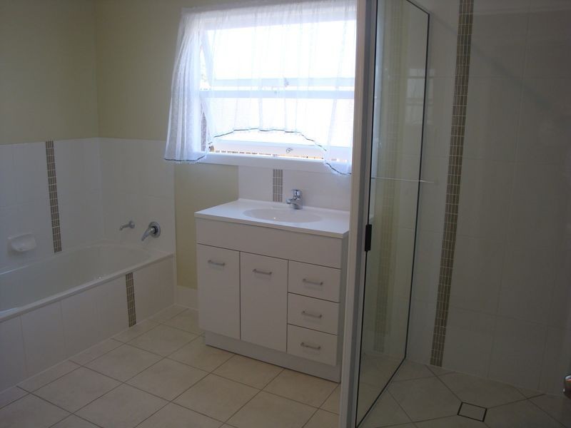 Avenell Heights QLD 4670