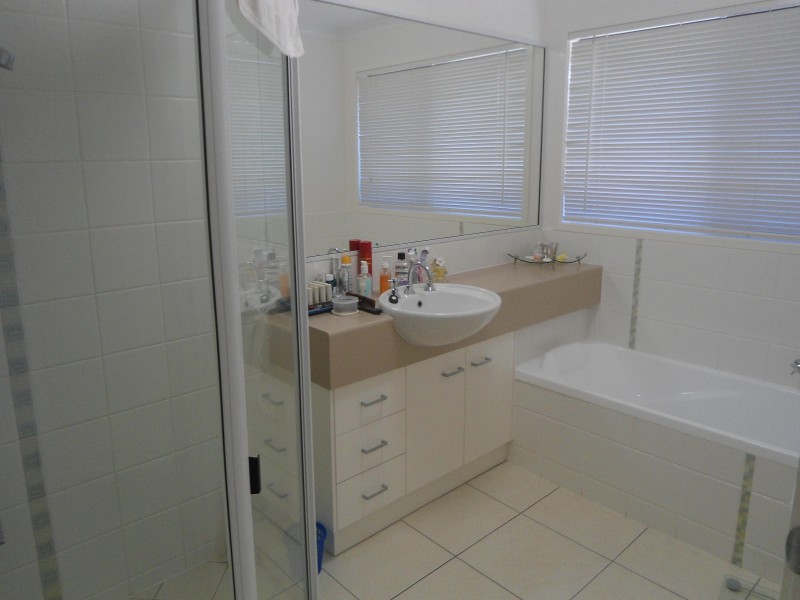 Avenell Heights QLD 4670