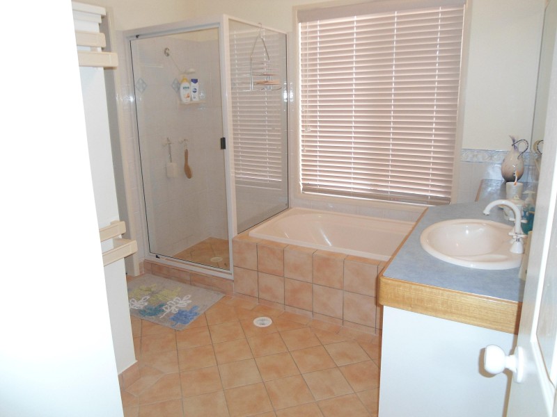 Avenell Heights QLD 4670