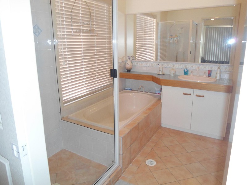 Avenell Heights QLD 4670