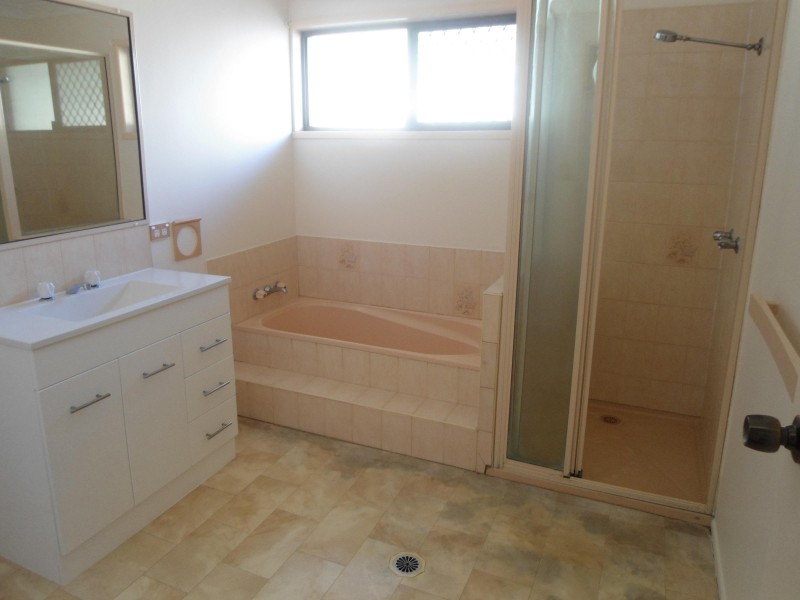 Avenell Heights QLD 4670