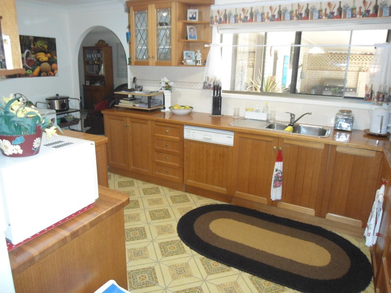 Avenell Heights QLD 4670