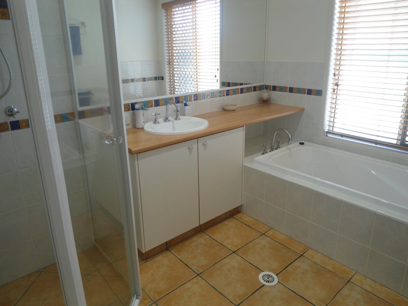 Avenell Heights QLD 4670