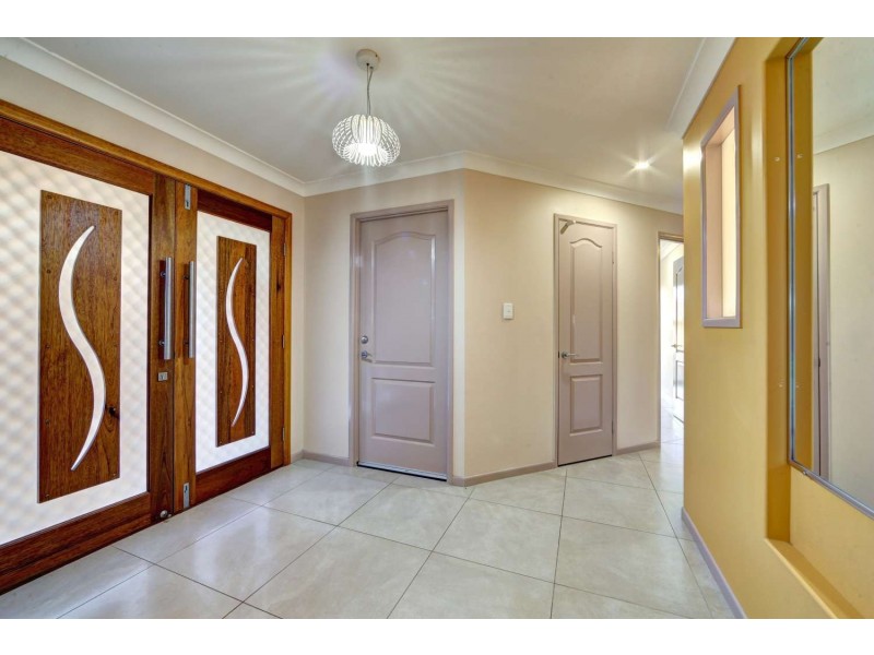 4 Davin Place, Coral Cove QLD 4670