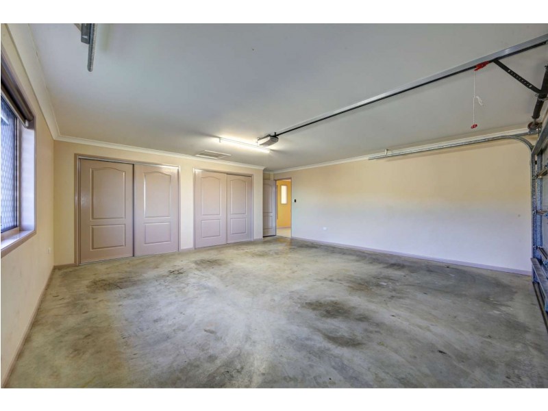 4 Davin Place, Coral Cove QLD 4670