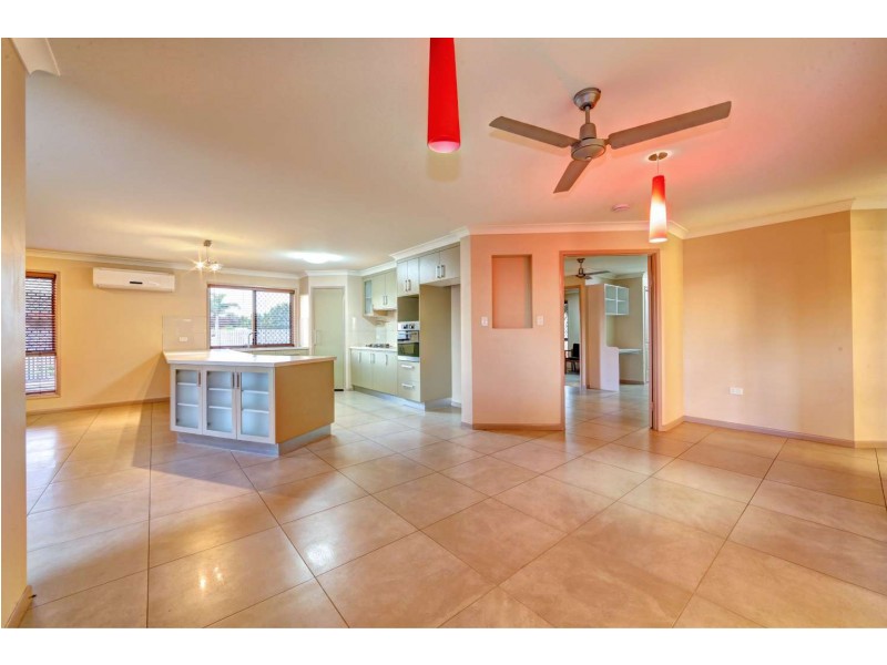 4 Davin Place, Coral Cove QLD 4670