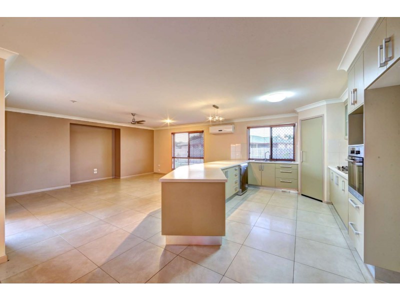 4 Davin Place, Coral Cove QLD 4670