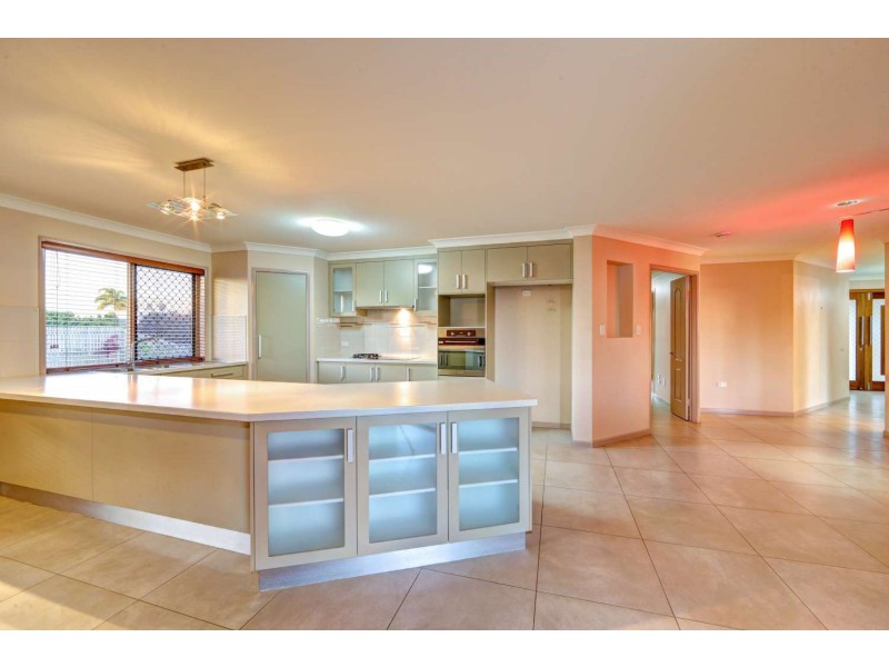 4 Davin Place, Coral Cove QLD 4670