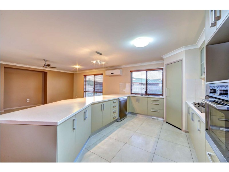 4 Davin Place, Coral Cove QLD 4670