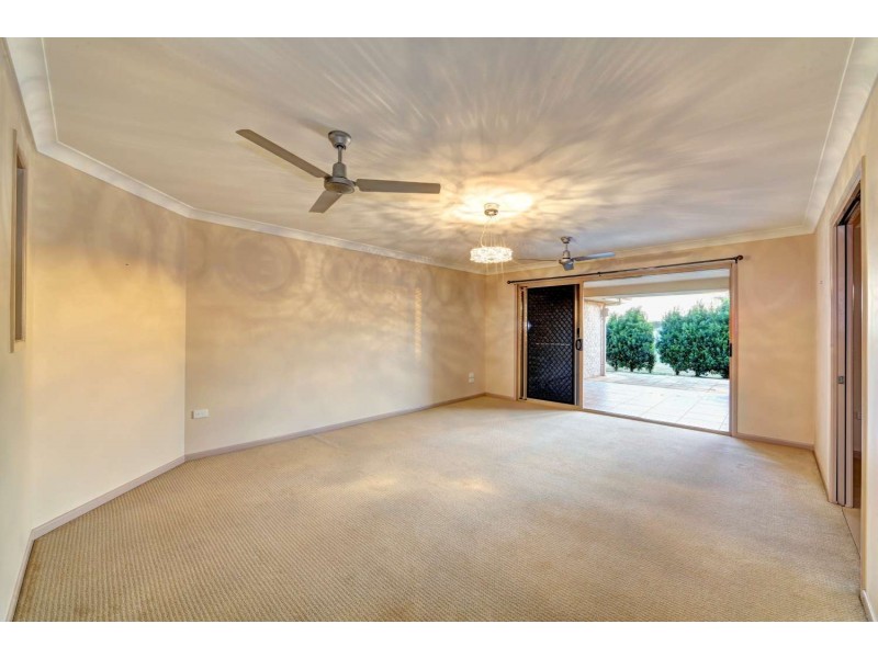 4 Davin Place, Coral Cove QLD 4670