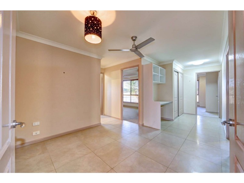 4 Davin Place, Coral Cove QLD 4670