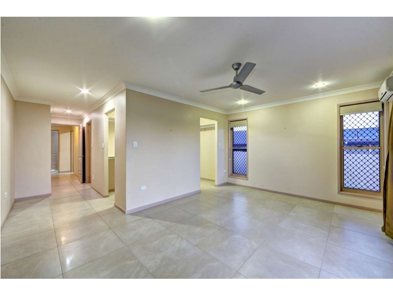 4 Davin Place, Coral Cove QLD 4670