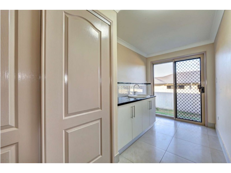 4 Davin Place, Coral Cove QLD 4670