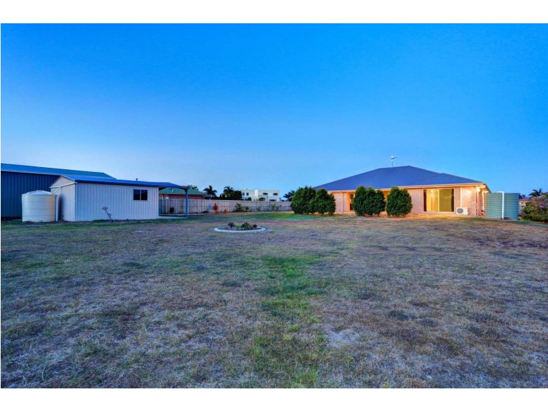 4 Davin Place, Coral Cove QLD 4670