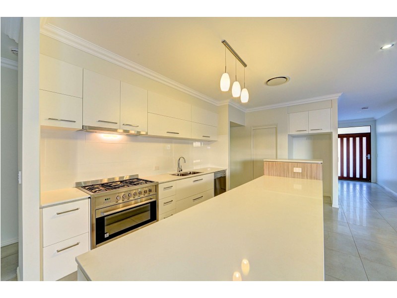 7 Longview Street, Ashfield QLD 4670