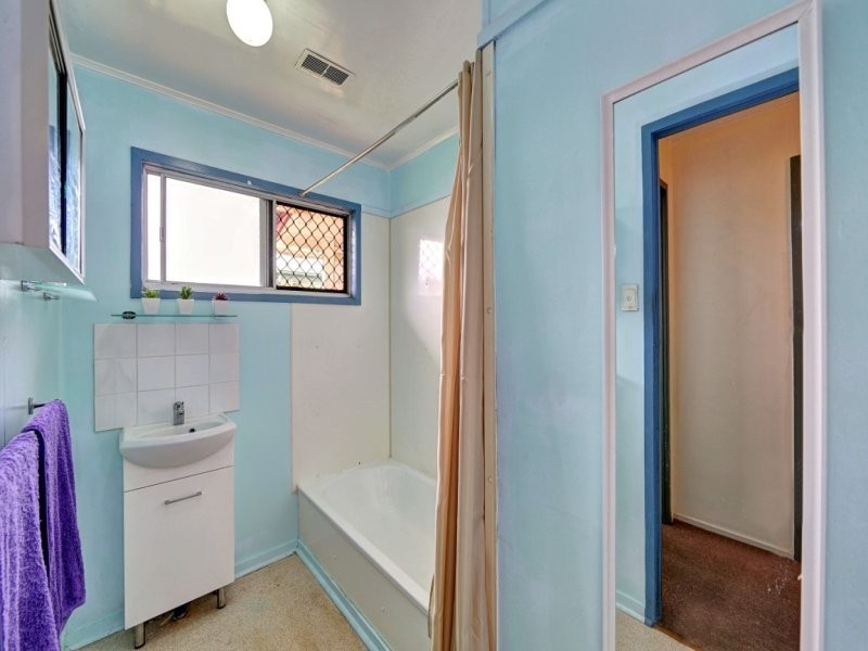 Avenell Heights QLD 4670