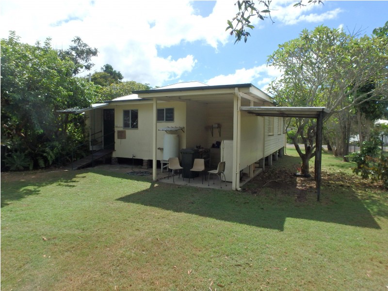 8 Beatrice Street, Walkervale QLD 4670