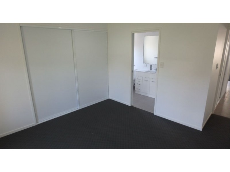 4 Faithful Crescent, Avenell Heights QLD 4670