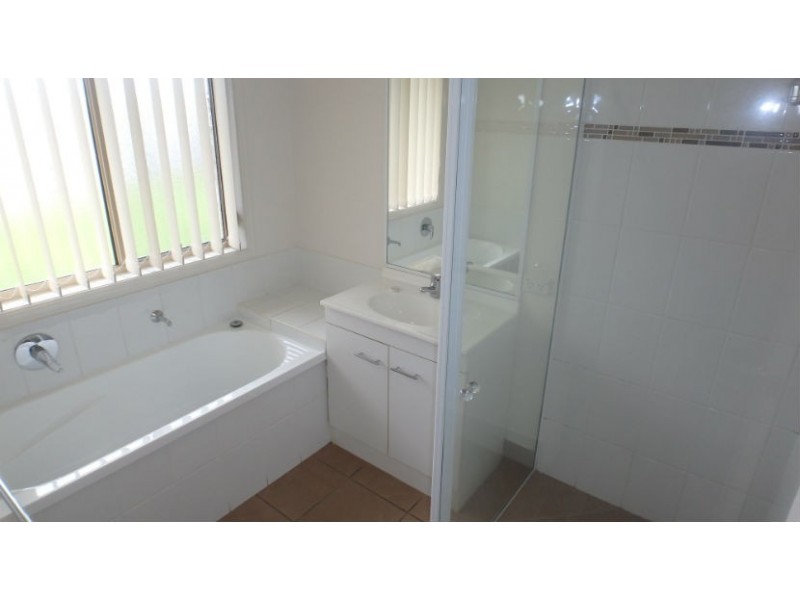 10 Halloran Court, Thabeban QLD 4670