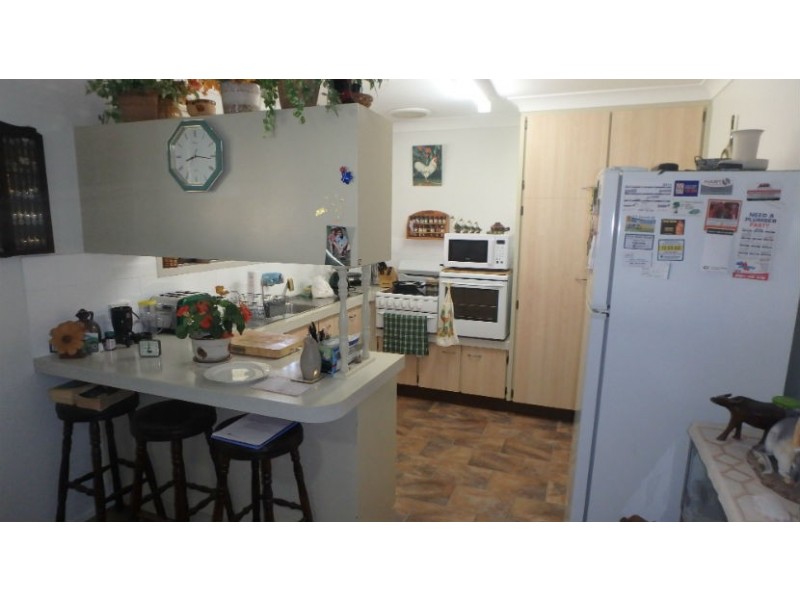 34 Lovejoy St, Avenell Heights QLD 4670
