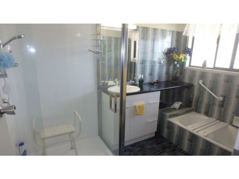 34 Lovejoy St, Avenell Heights QLD 4670