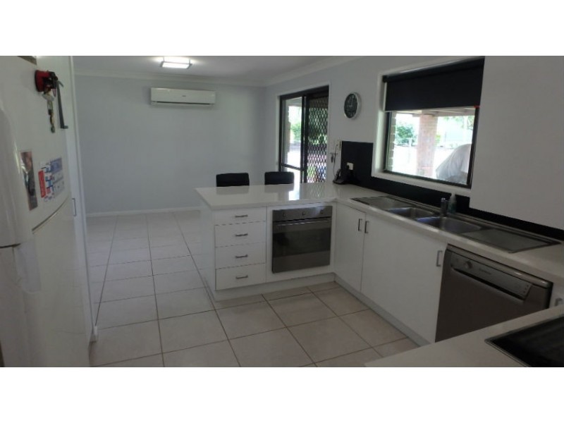 8 Evergreen Dr, Branyan QLD 4670