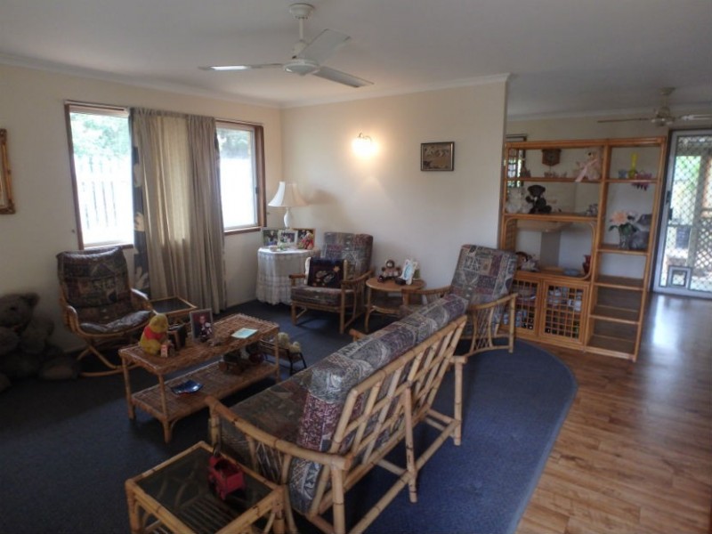 24 East West Ave, Avoca QLD 4670