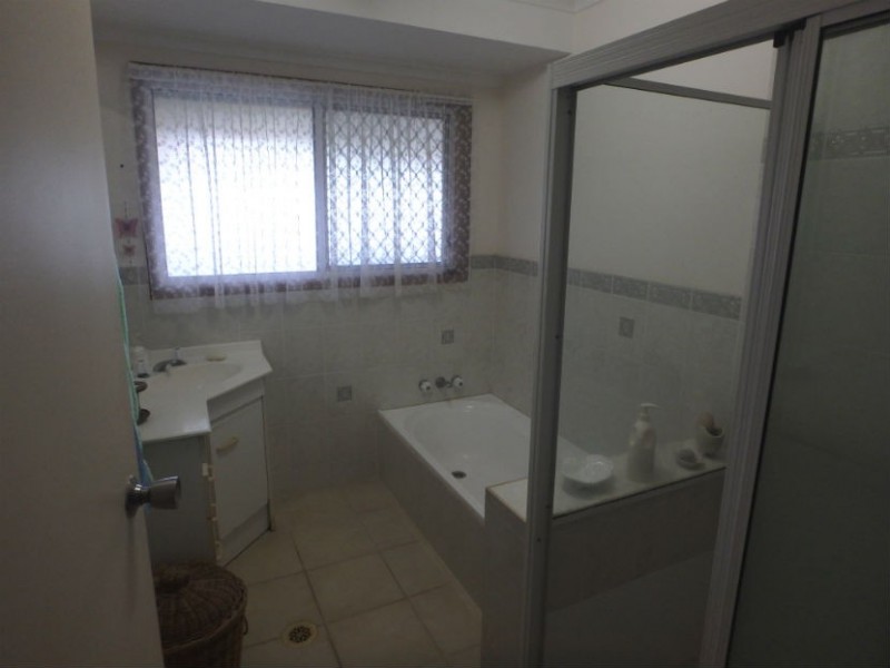 24 East West Ave, Avoca QLD 4670