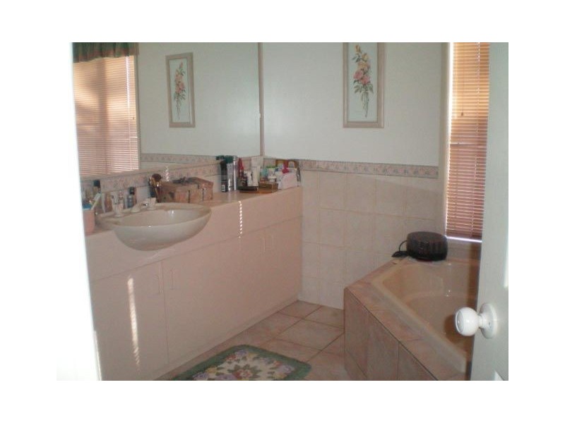 Avenell Heights QLD 4670