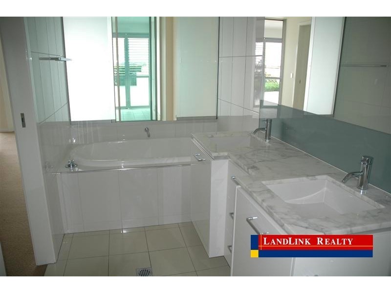Labrador QLD 4215