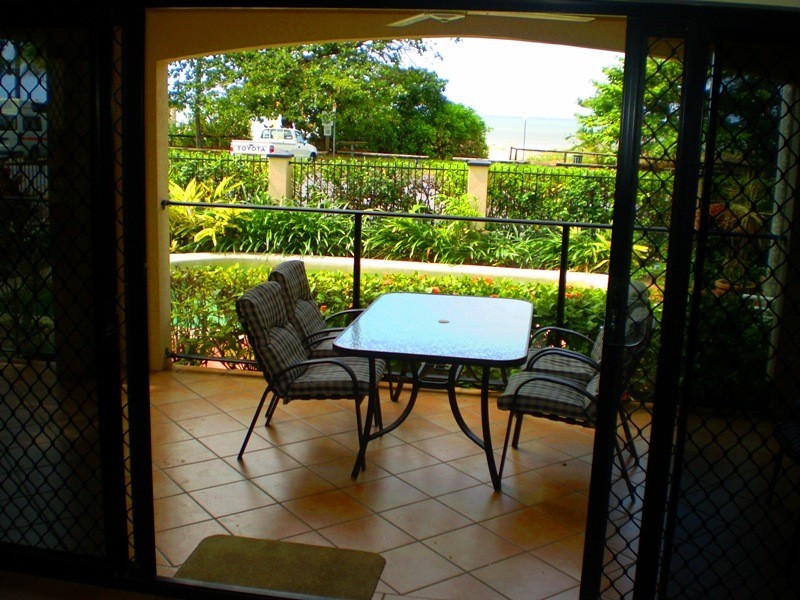 2/77 Sims Esplanade, Yorkeys Knob QLD 4878