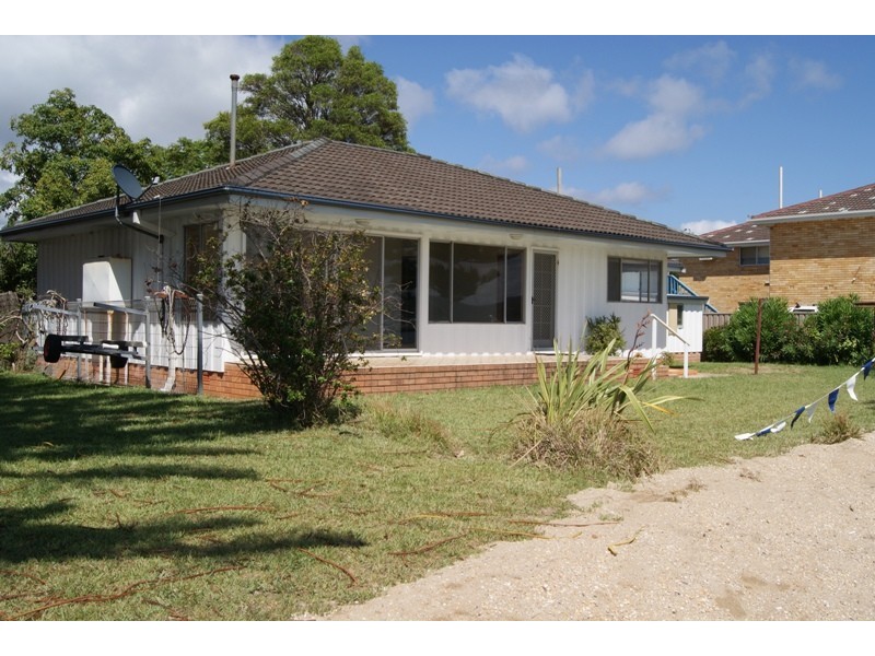39 Beach Road, Batemans Bay NSW 2536