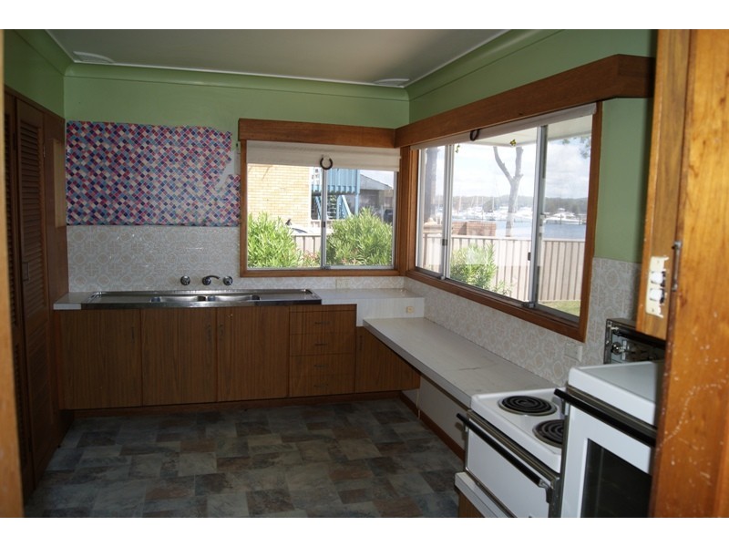 39 Beach Road, Batemans Bay NSW 2536