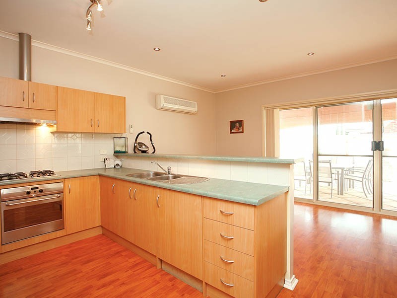 18 Bluewren Circuit, Mawson Lakes SA 5095