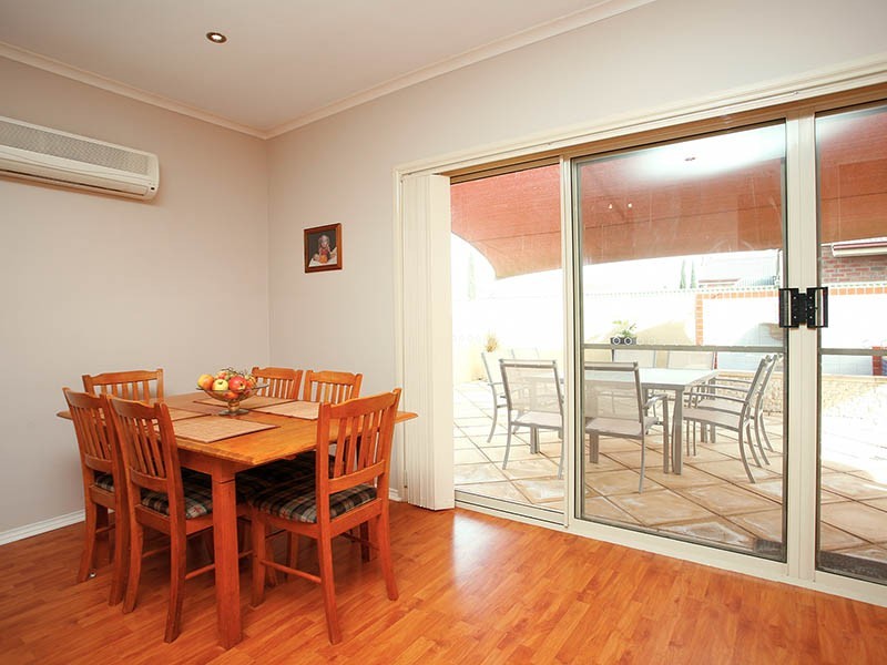 18 Bluewren Circuit, Mawson Lakes SA 5095