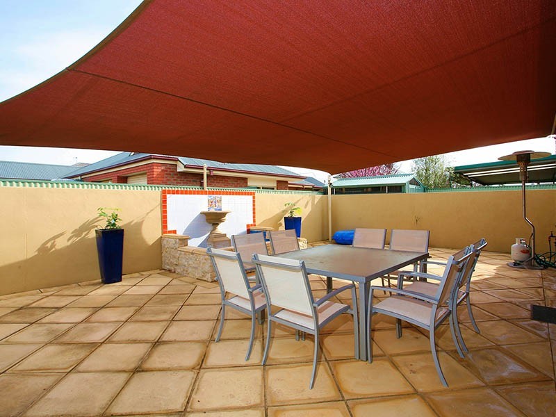 18 Bluewren Circuit, Mawson Lakes SA 5095